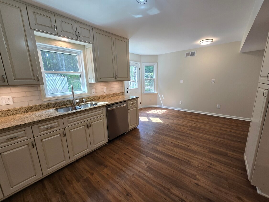 Kitchen - 160 Granby Ln