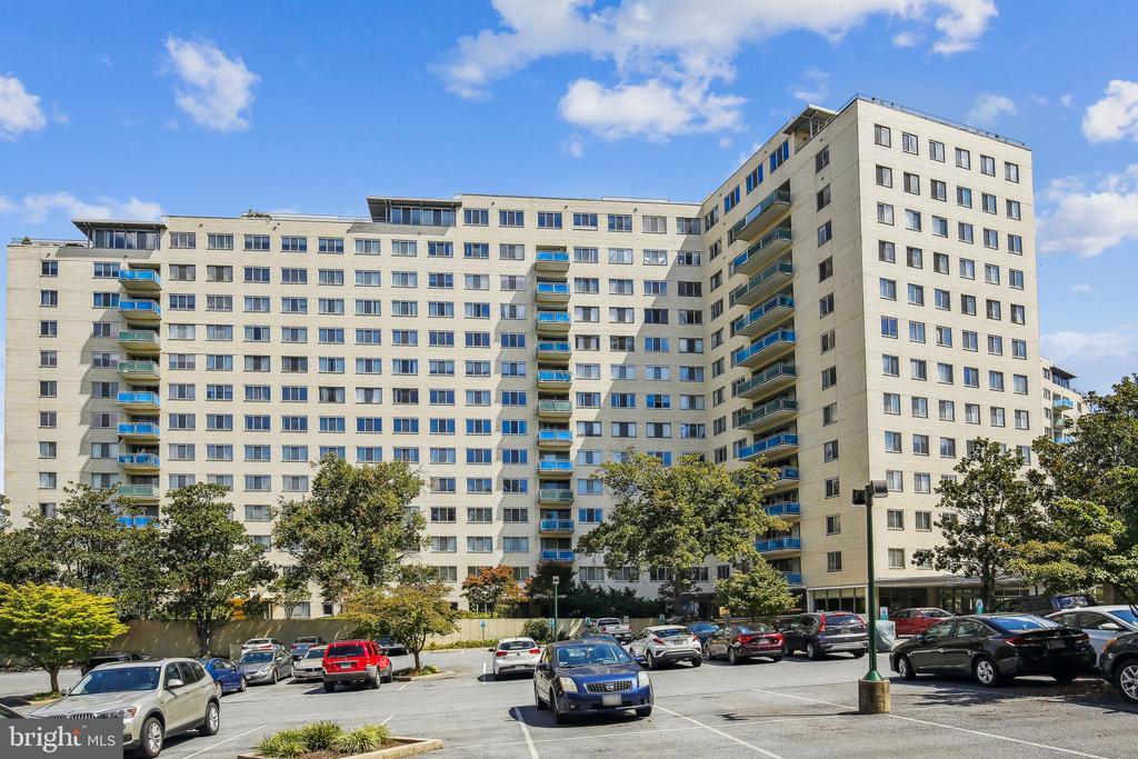 Primary Photo - 10201 Grosvenor Pl