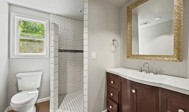 Foto del edificio - 5355 S Windermere St