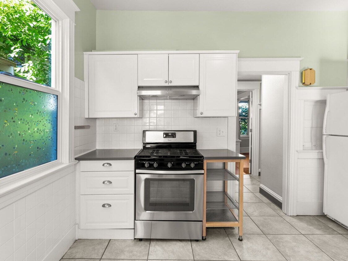 Foto principal - 5 bedroom, 2 bath in North Portland - Bois...