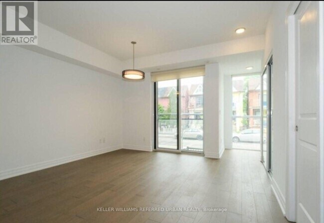 Photo du bâtiment - 47 Macaulay Ave