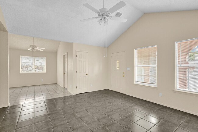 Foto del edificio - 6836 Ridge Top Dr