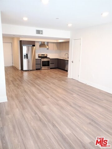 Building Photo - 5030 Rosewood Ave