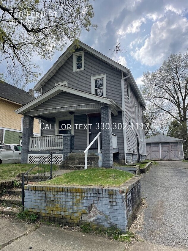 Primary Photo - Large four bedroom one bathroom home for rent