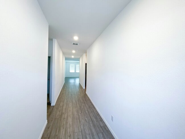 Building Photo - 11452 White River Dr