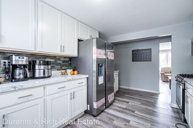 Building Photo - 2 br, 1 bath House - 428 Gascoigne Drive