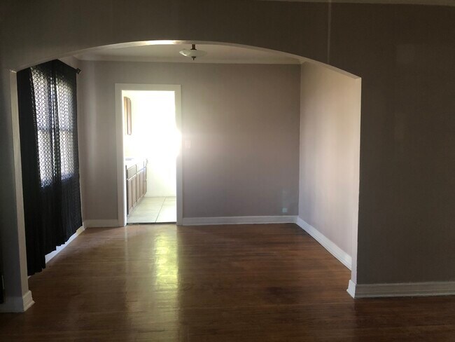 Dining area - 446 N Catalina Ave