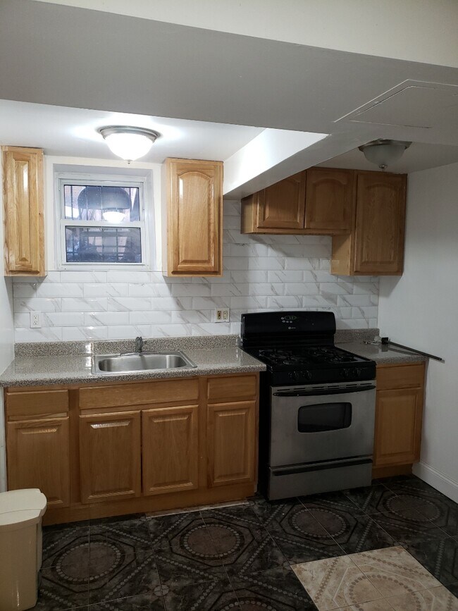 Building Photo - 351 E 48th St