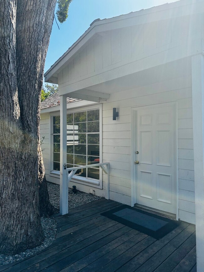 Vintage Beach Bungalow with large front & backyards. - 924 Nowita Pl