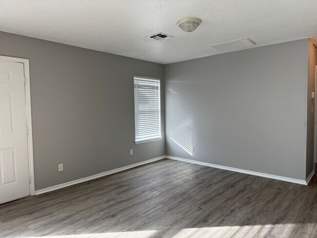 Foto del edificio - 1817 SW Jefferson- AVAILABLE NOW!