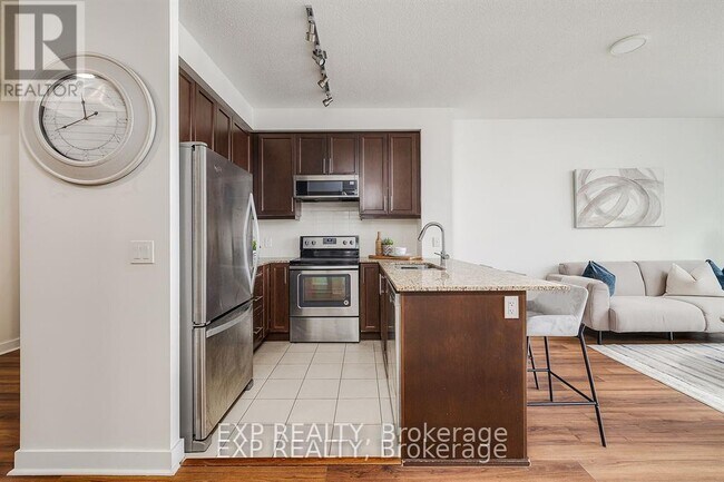 Photo du bâtiment - 3975-3975 Grand Park Dr