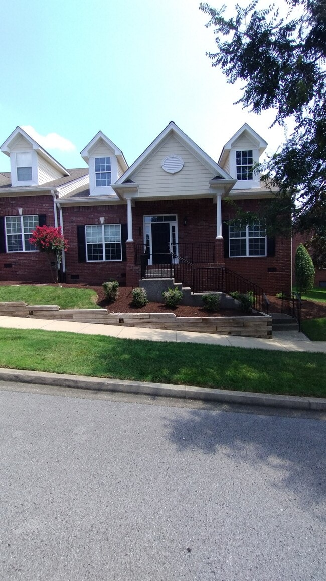 Building Photo - 1308 Decatur Cir
