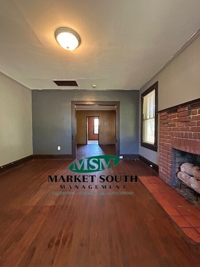 Foto del edificio - EASTSIDE BUNGALOW ON WALDBURG!