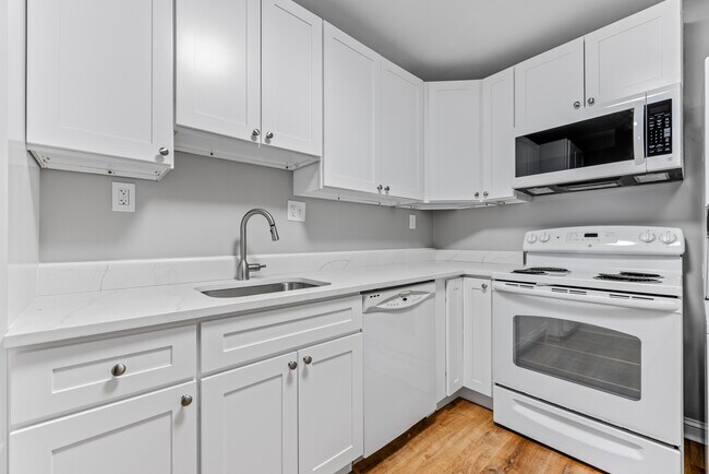 Foto del edificio - 2921 Glenmore Ave