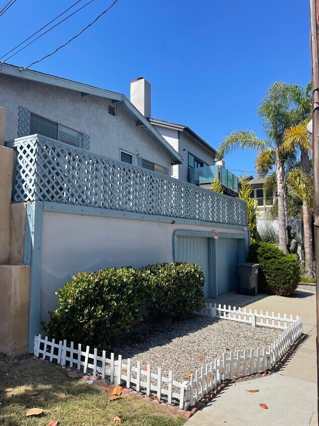 Side View - 909 Carnelian St