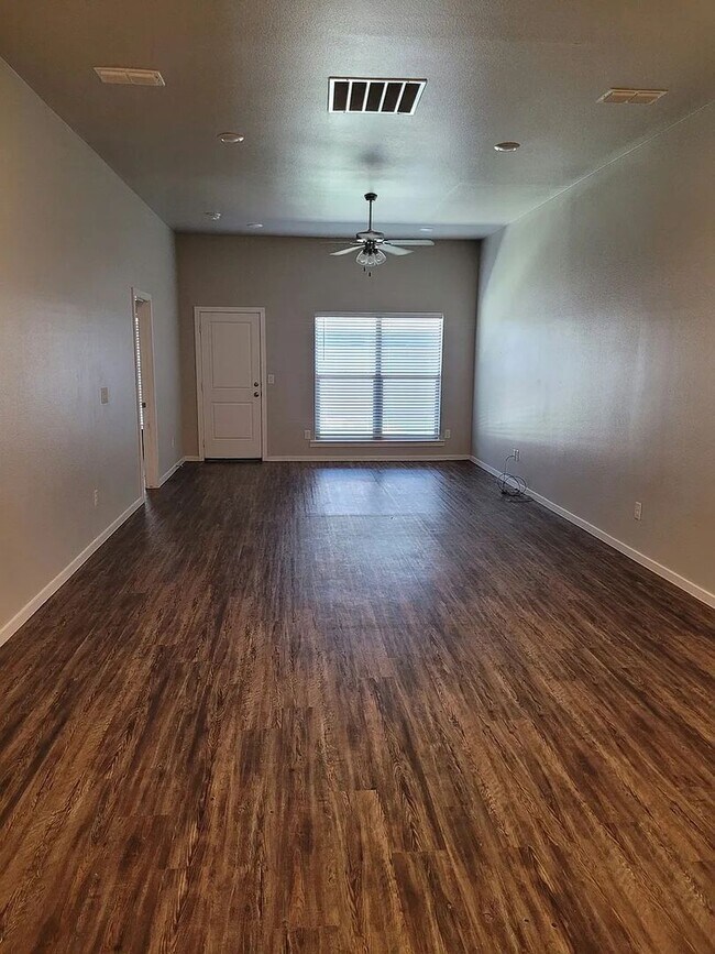 Foto del edificio - Move-In Ready 3BR Home | Schedule a Tour: 806-568-1471