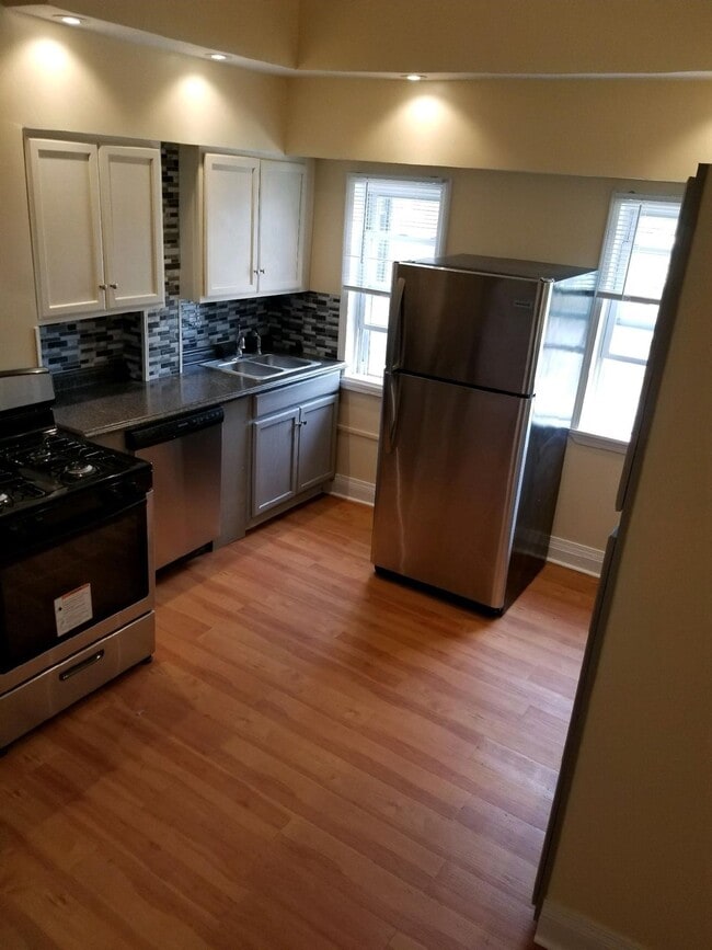 Photo - 3533 Butler St Apartments