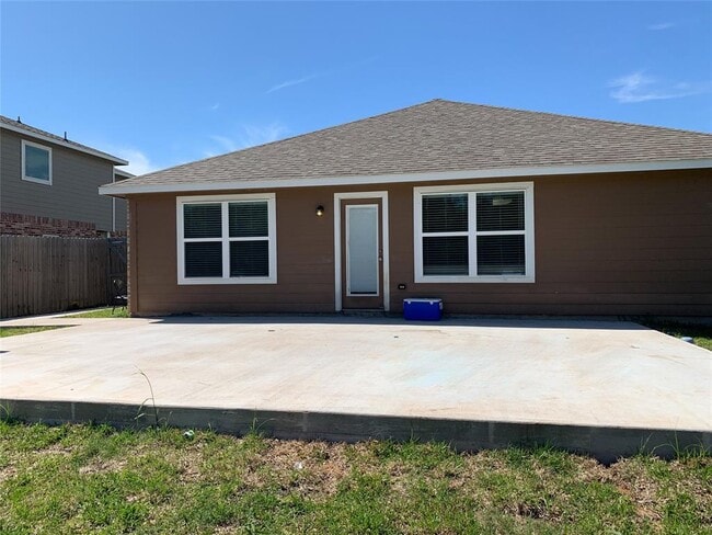 Building Photo - 7141 Beechwood Dr