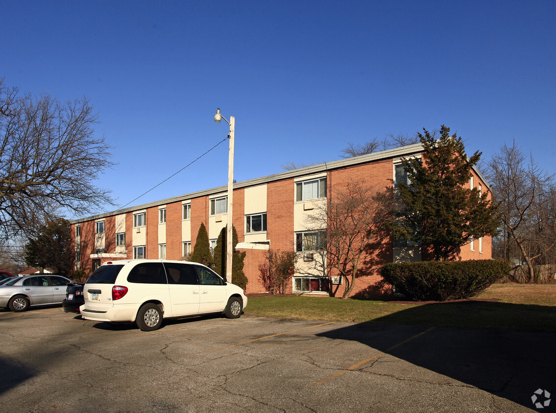 Primary Photo - Selwyn Apartments