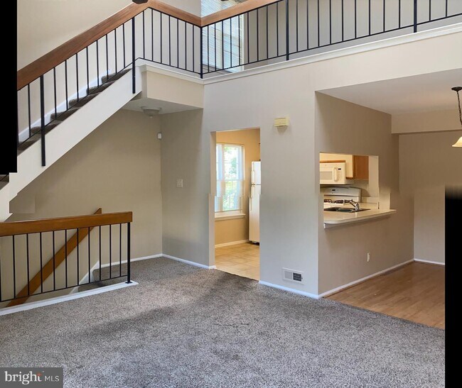 Building Photo - 402 Wimbledon Way