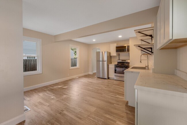 Foto del edificio - Newly Renovated Home For Rent NOW!!