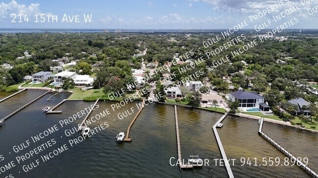 Building Photo - 214 15th Ave W