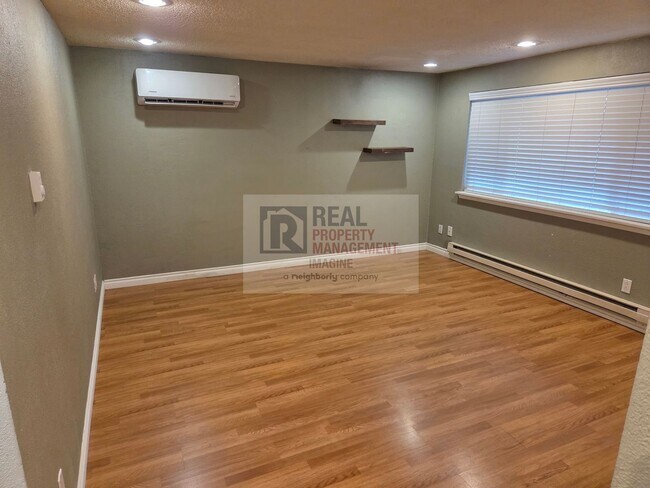 Foto del edificio - Wonderful 3 Bedroom, 1 Bath With Garage an...