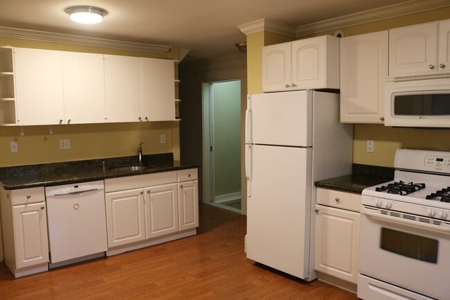 Building Photo - 55 Stow St