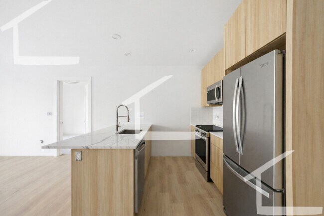 Building Photo - Beautiful 3Br/2Bth NEW CONSTRUCTION apartment!  Laundry in unit! Great locations!