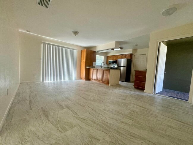 Building Photo - 970 Butia St