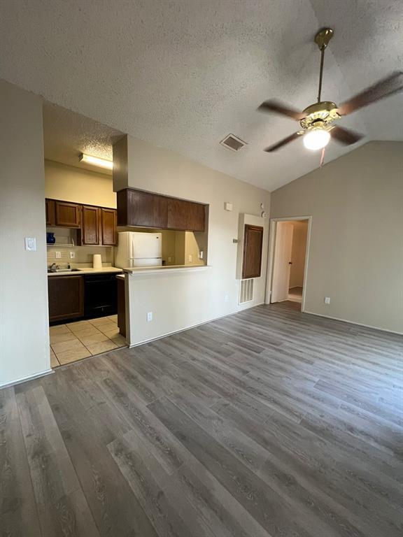 Building Photo - 17417 Red Oak Dr