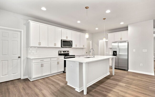 Building Photo - 15090 Carriage Cir