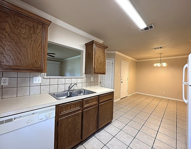 Building Photo - 1412 Van Zanten Ct
