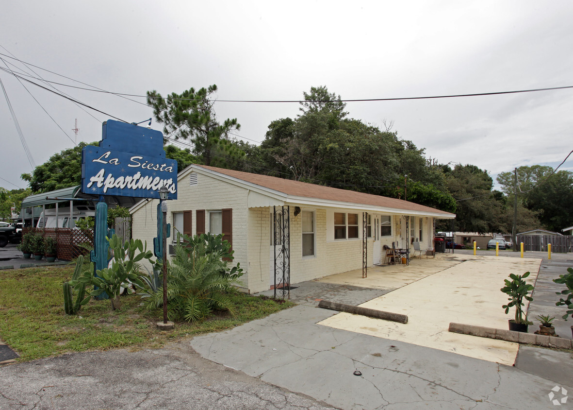Primary Photo - La Siesta Apartments