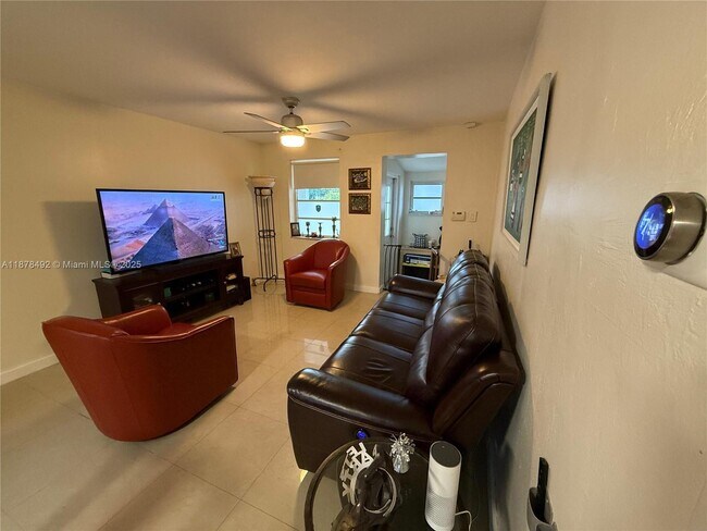 Foto del edificio - 710 NE 58th Ct