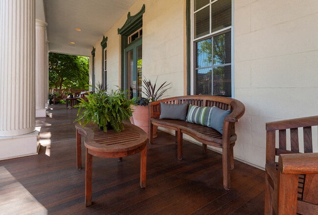 Photo - Quaker Court Apartments