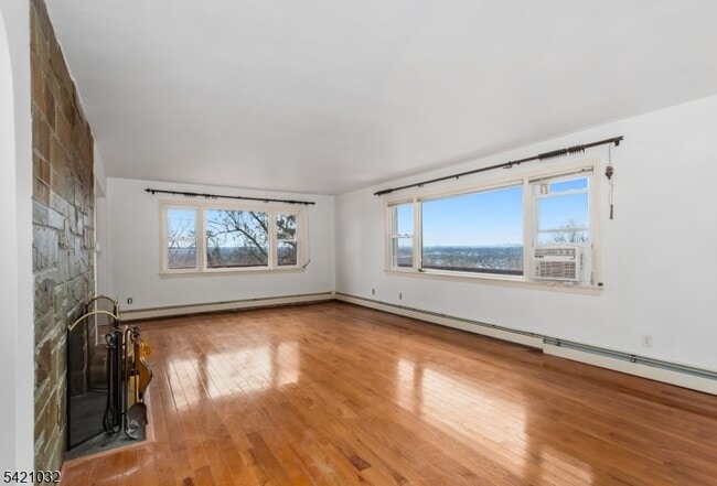 Foto del edificio - 145 Highview Terrace