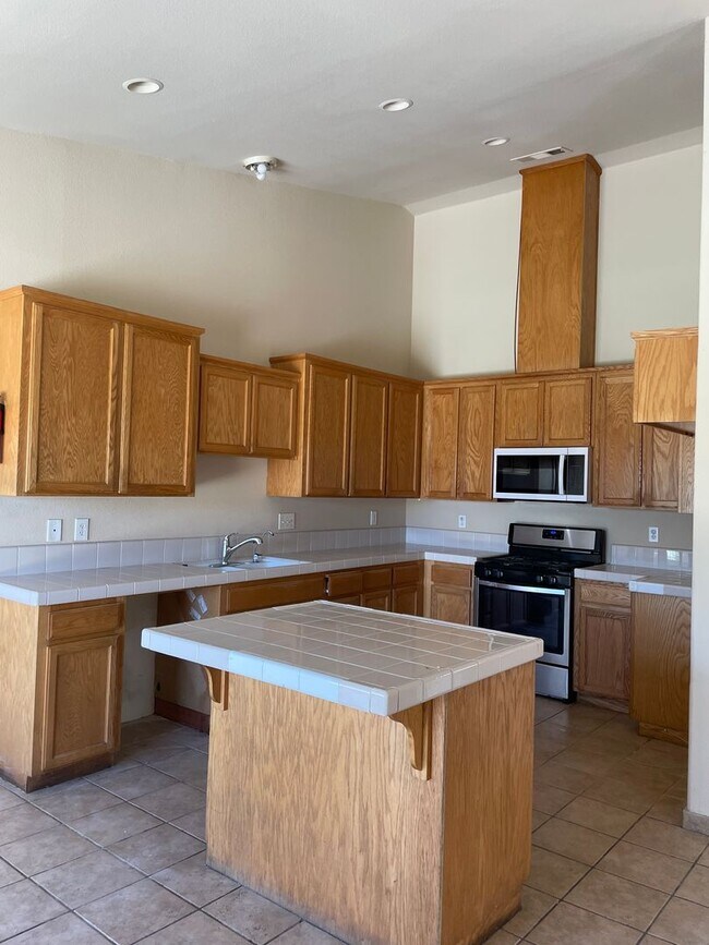 Building Photo - Available Now! Stunning 4 Bedroom, 3 Bathr...