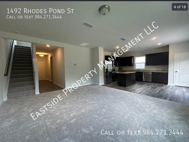 Foto del edificio - 1492 Rhodes Pond St