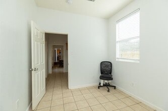 Building Photo - 531 Dogwood St