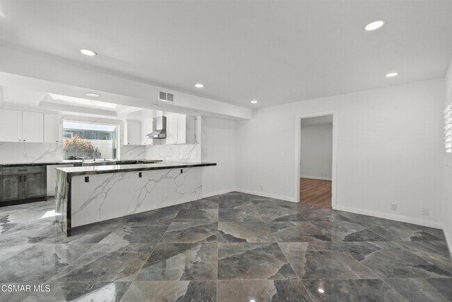 Foto del edificio - 5100 Whitecap St