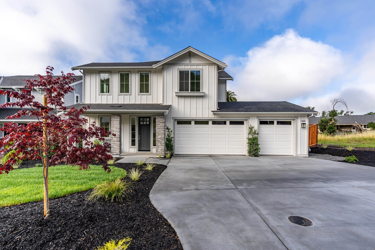 Foto principal - 4855 Carriage Ln