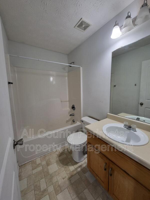 Foto del edificio - 5543 Pineridge Ct