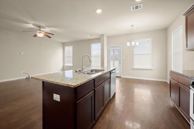 Building Photo - 39405 Legacy Lake Dr