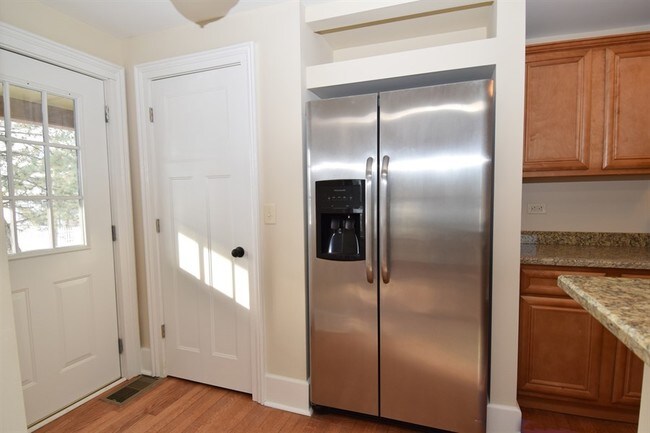 Building Photo - 1/2 Duplex,Residential Rental - ELBURN, IL