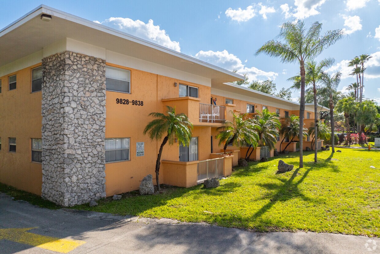 Foto principal - North Hill Apartments