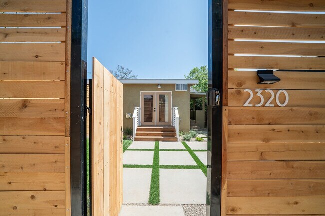 Foto del edificio - 2320 Alta St