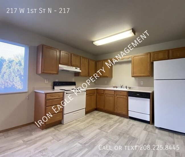 Foto del edificio - 217 W 1st St N