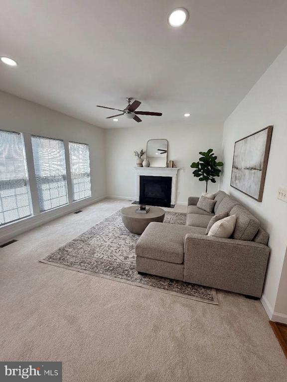 Foto del edificio - 8140 Gilroy Dr