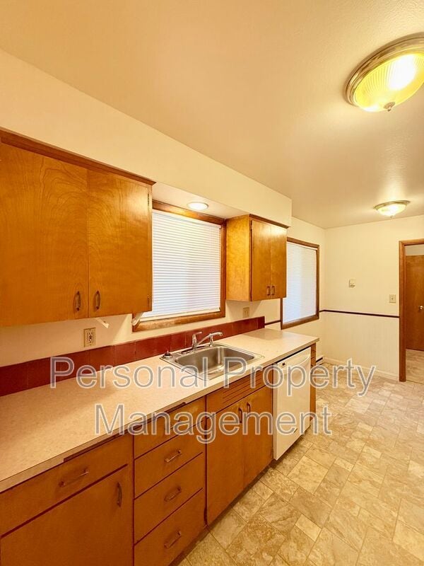 Building Photo - 4613 NE 39th Ave